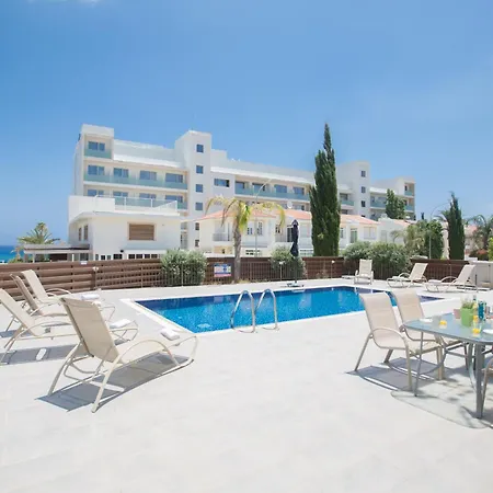 Wunderschoene Mit Privatem Pool Und Grossem Garten * Protaras