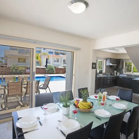 Wunderschoene Mit Privatem Pool Und Grossem Garten *