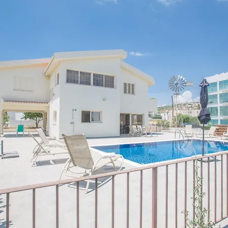 Wunderschoene Mit Privatem Pool Und Grossem Garten * بروتاراس