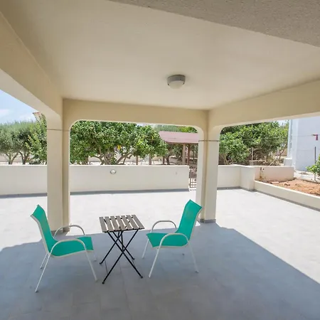 Wunderschoene Mit Privatem Pool Und Grossem Garten بيت للعطل بروتاراس
