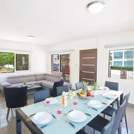 بيت للعطل Wunderschoene Mit Privatem Pool Und Grossem Garten *