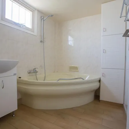 Wunderschoene Mit Privatem Pool Und Grossem Garten بيت للعطل بروتاراس